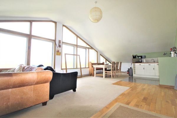Farm Apartment with glorious rural view, yet close to village amenities & Bluewater Shopping Centre