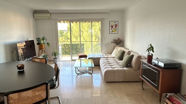 La chambre privée proche de la mer et de la ville chez Charlotte et William