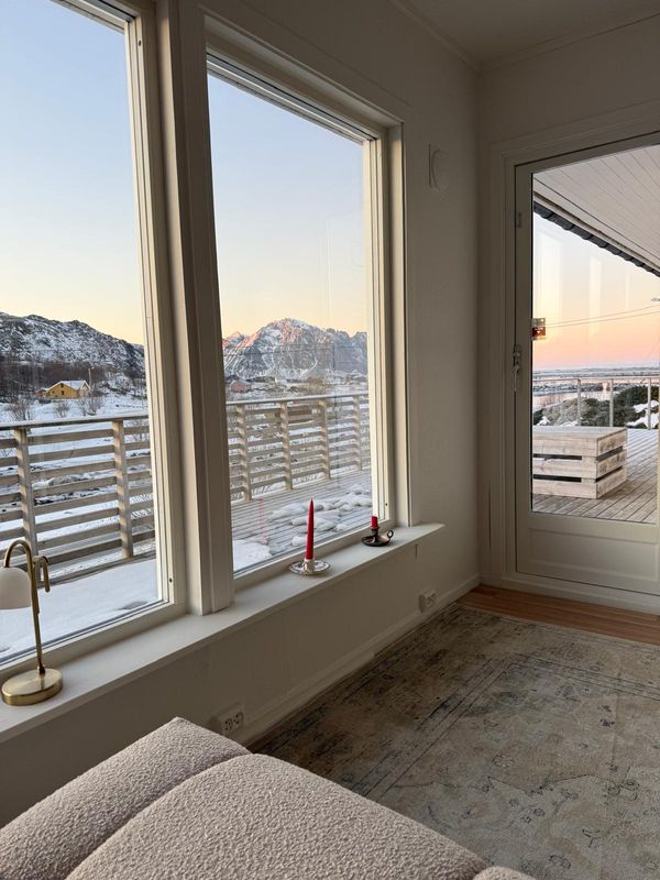 ✨ Maison aux Lofoten – vue mer, port & montagne d’Eggum, calme absolu, accès facile (Leknes 25 min)