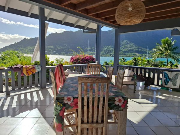 Maison familliale en résidence calme, grande terasse , piscine et vue a 180° sur la baie de Cook