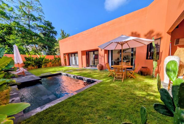 Maison terracotta avec piscine privée — Lombok, cadre calme & nature