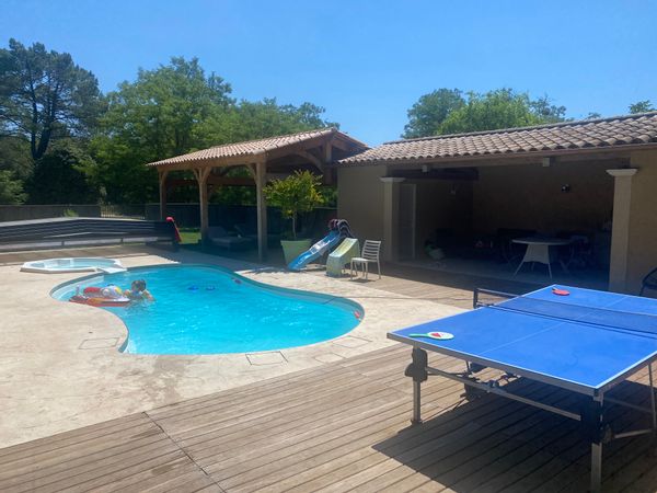 Maison provençale en pleine nature , piscine privée