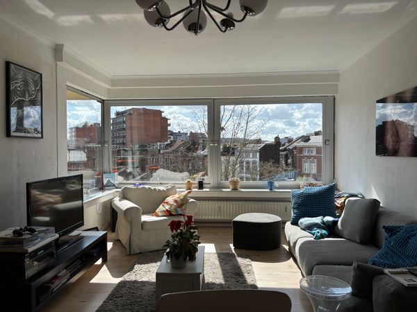 Appartement hyper lumineux type loft à deux pas du centre de Liège, du Tram et des quais de la Meuse