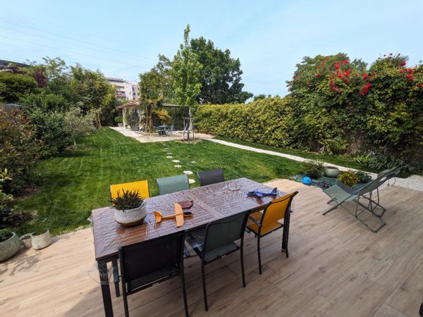 Maison familiale avec jardin aux portes de Bordeaux – échoppe rénovée