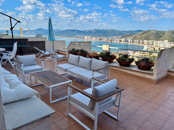 Appartement avec grande terrasse et vue panoramique.