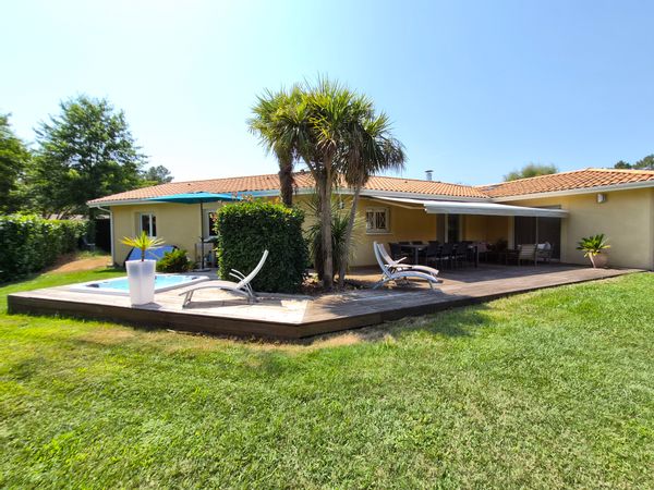 La maison de Ronald et Coralie, maison lumineuse avec piscine et spa entre Bordeaux et Arcachon