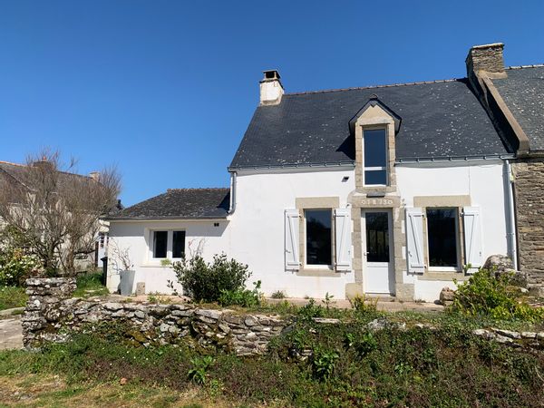 Maison de pêcheur près de la plage