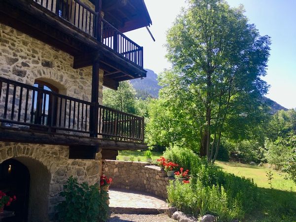 Maison d architecte 10 personnes , beau jardin,  vue sur le Pelvoux . Ski , randonnées, vélo