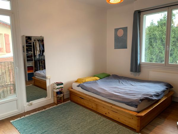 Appartement grand, lumineux et calme, proche de toutes commodités, vue sur les montagnes, et jardin.