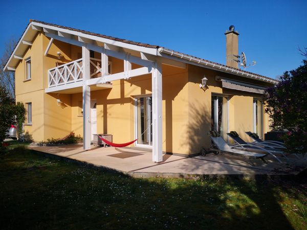 La maison de David et Véronique vous offre le confort de leur quotidien, simple et agréable !
