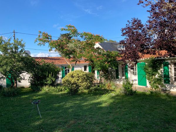 Longère de charme dans écrin de verdure,  à 2 pas de la mer !