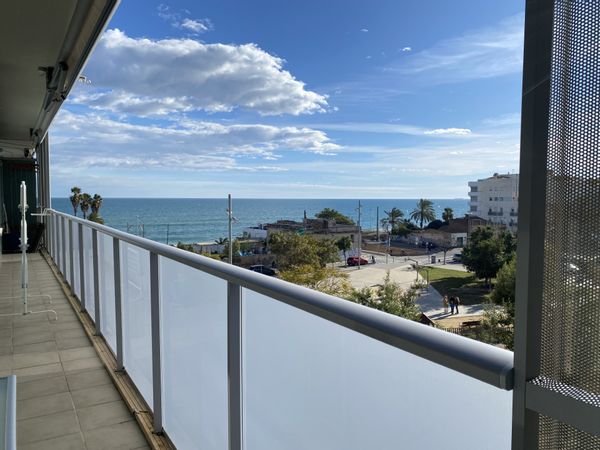L'appartement de Esperanza est ensoleillé, lumineux, vue sur mer et à 200 mètres de la plage