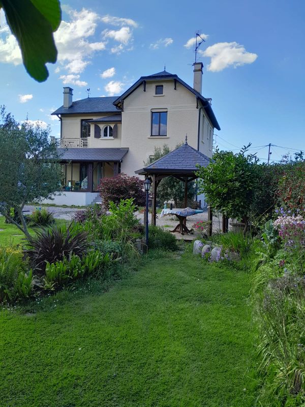 Grande maison, 4 chambres, au pied des Pyrénées à Nay avec grand jardin