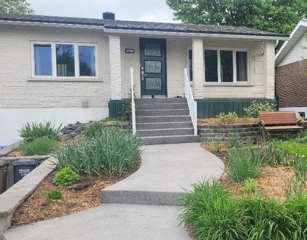 Bungalow situé dans un secteur tranquille de Brossard. Près de tout!
