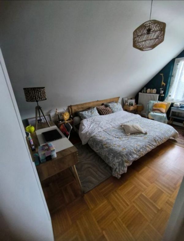 La maison de Juliette et Yoann dans un cadre verdoyant