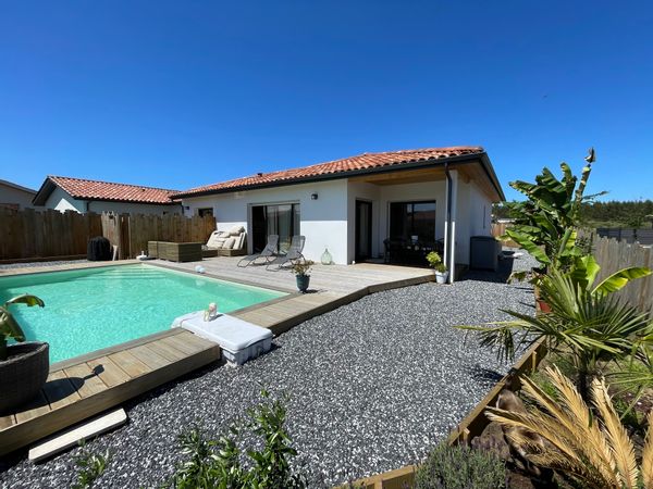 Maison 3chambres terrasse piscine à 15km des plages landaise.