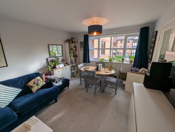 Two bedroom flat in the heart of London - near to Blackhorse Road tube station and a local sauna!
