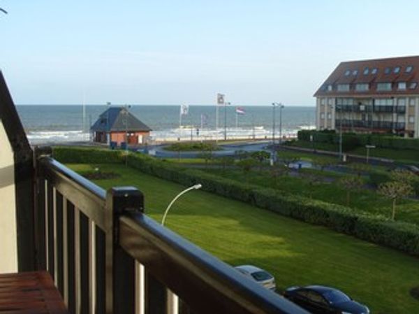 Grand T2 avec loggia vue mer, à 80 m de la plage surveillée et du Paléoscope