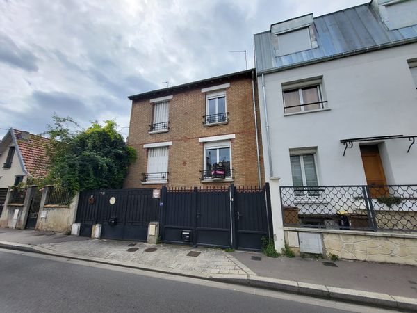 Maison de ville avec jardin, à 15min du cœur de Paris, dans un quartier esprit village