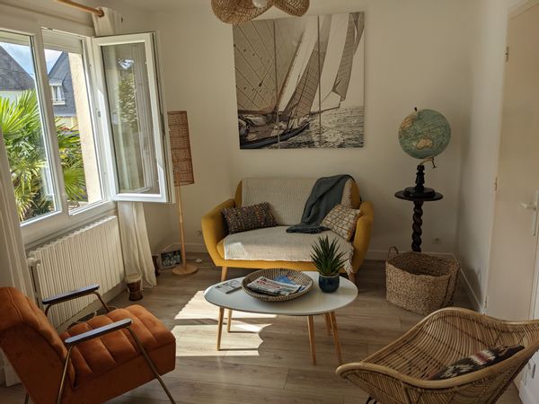 Petite maison à Trélévern, 2 chambres, jardin privé, située proche du bourg et des plages à pied