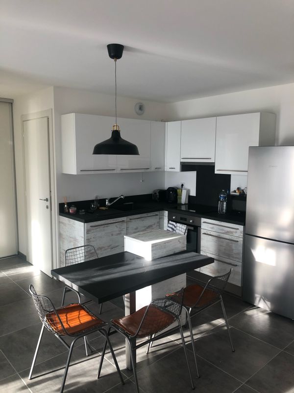 Petit appartement de charme à 15min de la frontière , fonctionnel et à 2min des transports en commun