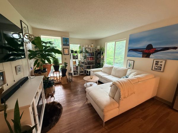 Quiet Vancouver Oasis Near Ocean and Mountains, Shops and Trendy Neighborhoods