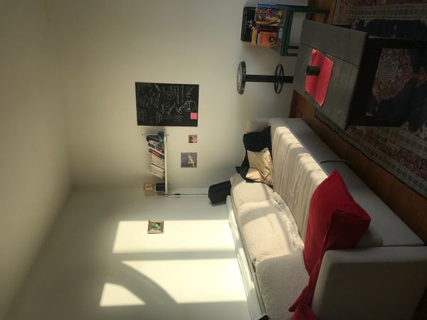 Petit cocon en ville, pas loin de Paris mais tout de même au calme ! Idéal pour quelqu'un de seul !