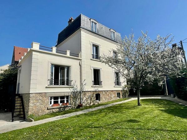 Maison familiale à quelques pas du château de Versailles et de son domaine, au calme absolu