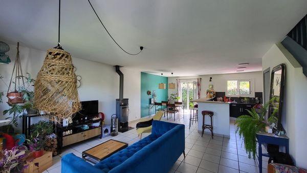 La maison de Marie-Manuelle est un pavillon de ville avec joli jardin et de belles terrasses