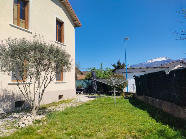 Petite maison accueillante à Moirans