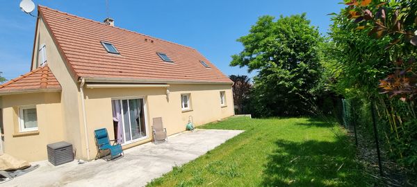 La maison de Christine est idéalement située dans un village à 10 m en voiture de Disneyland paris.