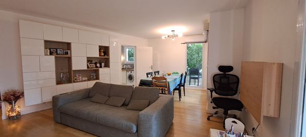 Appartement 3 chambres avec terrasse et jardin tout près de la capitale.
