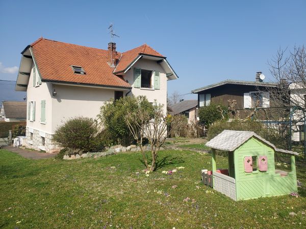La maison d'Evelyne : Jolie et grande maison avec jardin tout proche de Chambéry (accessible à pied)