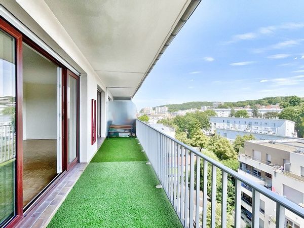 93 m² lumineux, 3 ch., dernier étage, 5 min gare vers Paris, 10 min bus Versailles