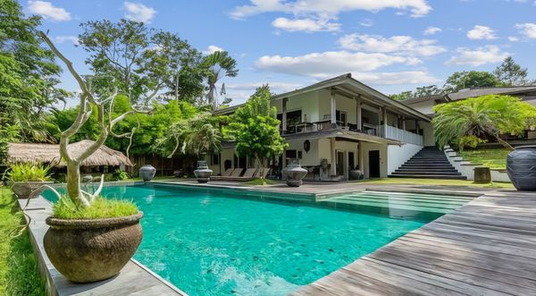Paradis Tropical de 2700m2 avec une situation exceptionnelle au centre de tout et proche de la plage