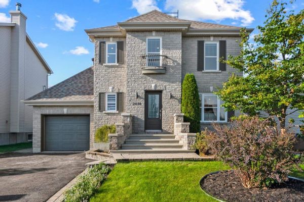 Maison avec piscine, à 20 min de Montréal et 10 min de la montagne