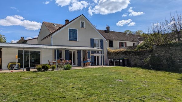 La maison aux volets bleus