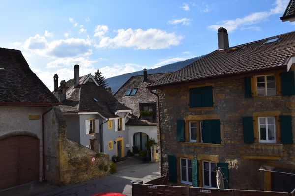 Grand studio 2-4 pers. à quelques minutes du lac de Neuchâtel dans le village bucolique de St-Blaise