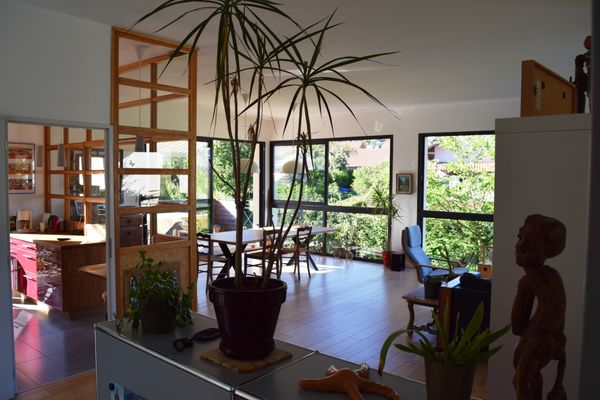 Grande maison lumineuse avec terrasses et jardin située à Aix-les-Bains, entre lac et montagnes