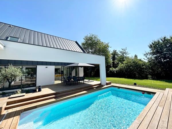 Maison d'architecte avec piscine privée