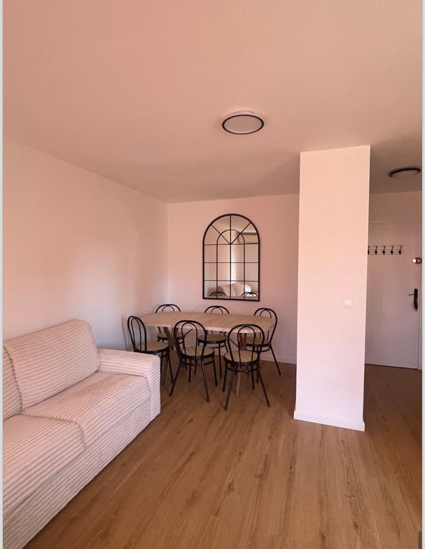 Bienvenue dans mon charmant studio situé à Golfe-Juan, une perle de la Côte d’Azur.
