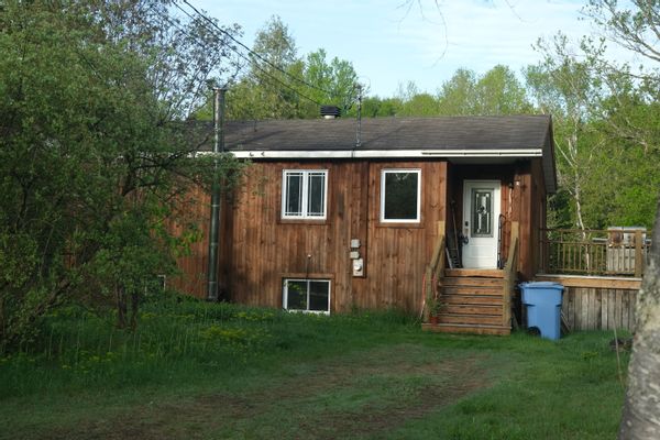 Petite maison en bord de rivière