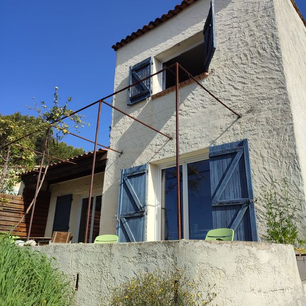 Jolie maison dans un village provençal, aux pieds de la Sainte Victoire et à 20 min d'Aix.