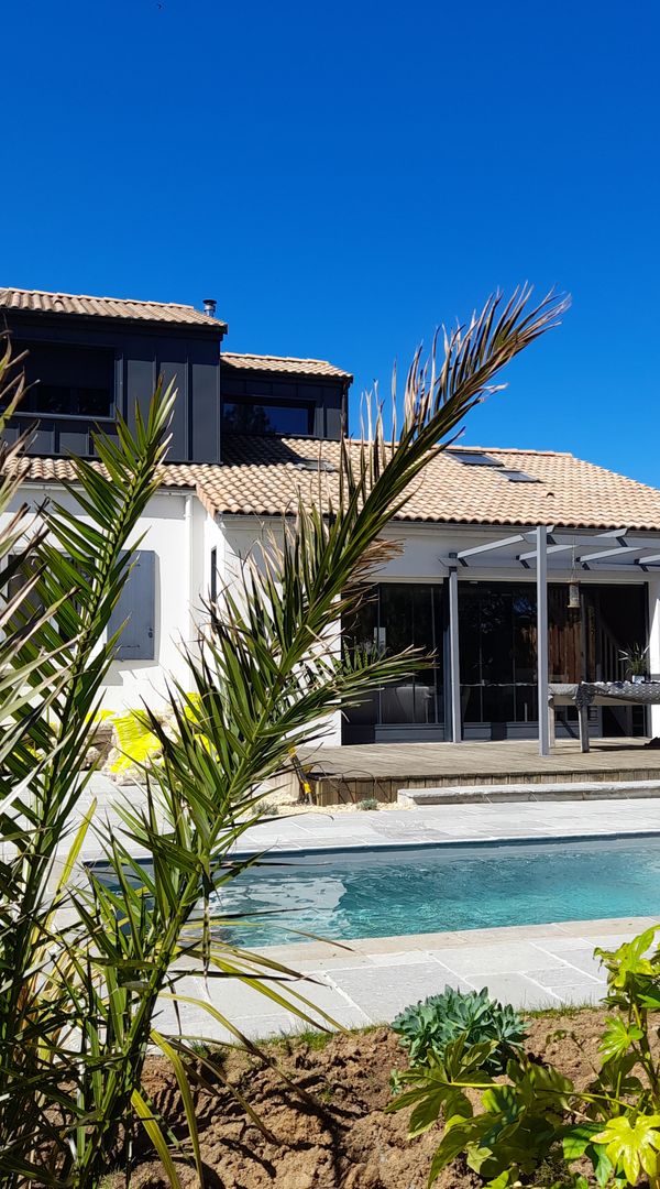 Maison 180m2 avec piscine et grand jardin clos au cœur d'une petite ville du vignoble nantais.