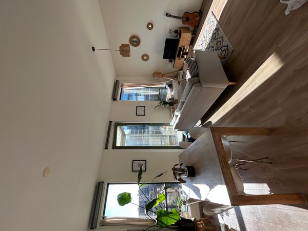 Bright top-floor apartment with terrace & bikes