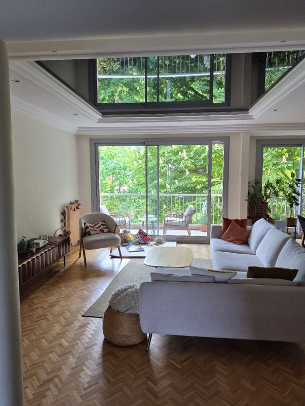 Bel et grand appartement central dans un cadre harboré