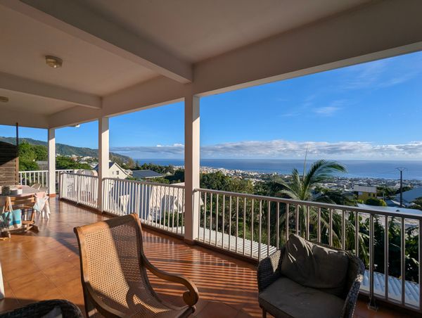 Grande maison familiale avec vue exceptionnelle sur l’océan – proche Saint-Denis (La Réunion)