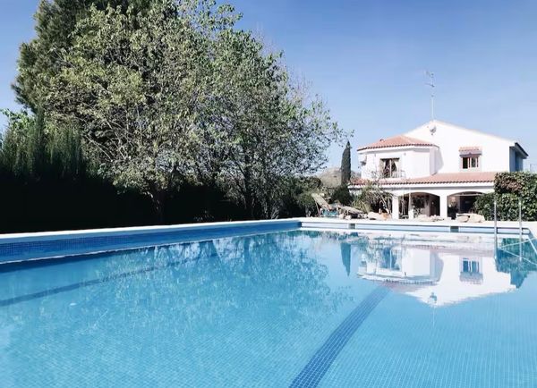 Peaceful villa near Valencia with pool, garden & natur