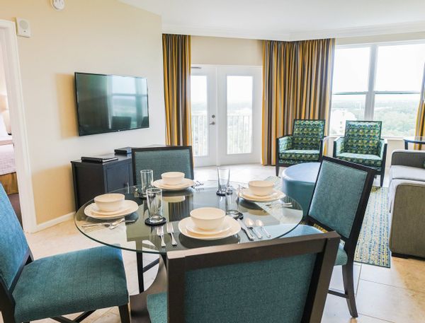Last min availablilty ! 10 min from Disney World- free shuttle !