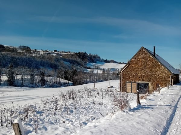 La grange d'Emilie et Damien Grange rénové  avec goût dans une vallée calme au coeur du Cantal